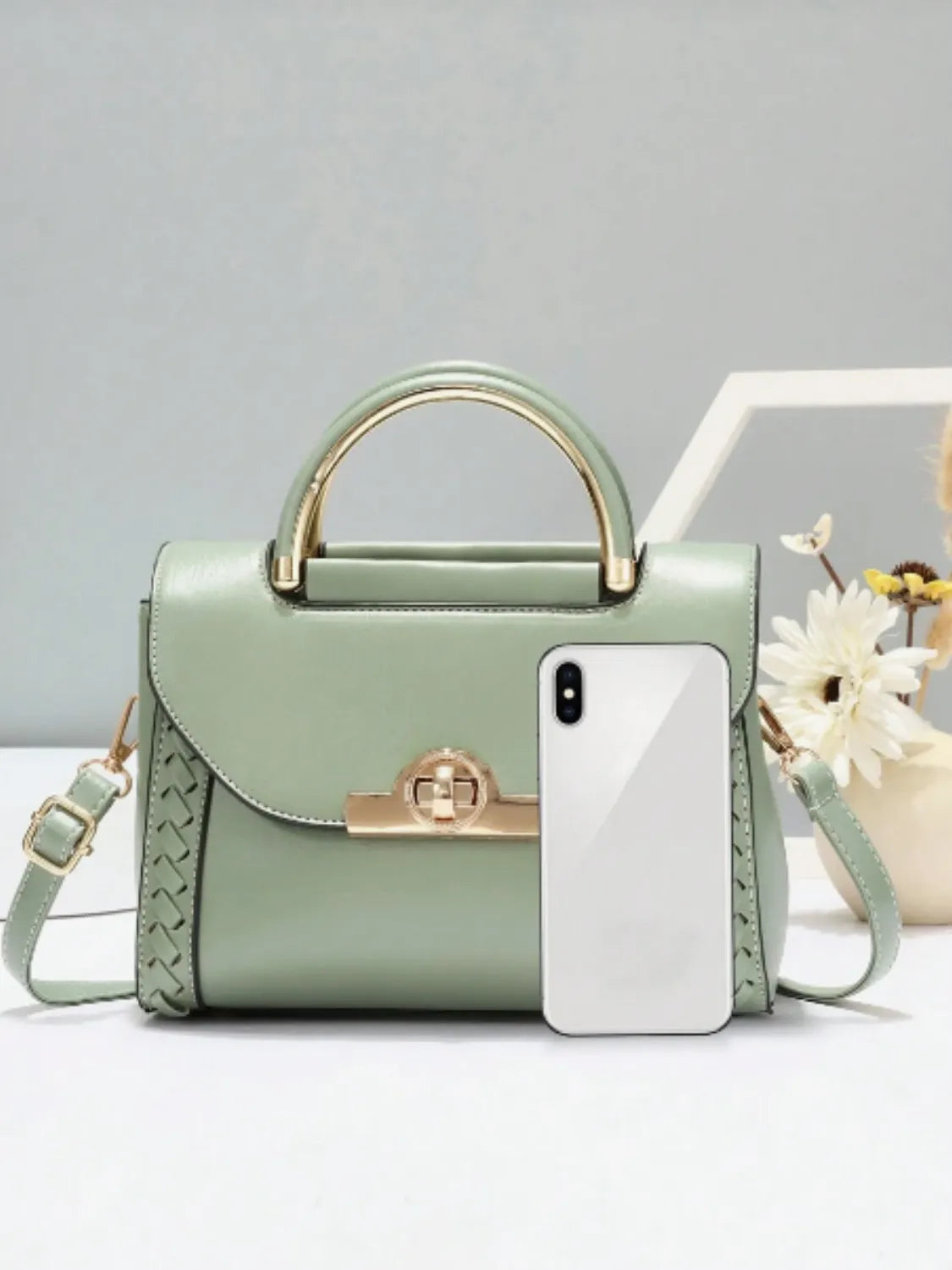 Bolsa Tiracolo Quadrada com Alça de Metal e Detalhes Trançados - July