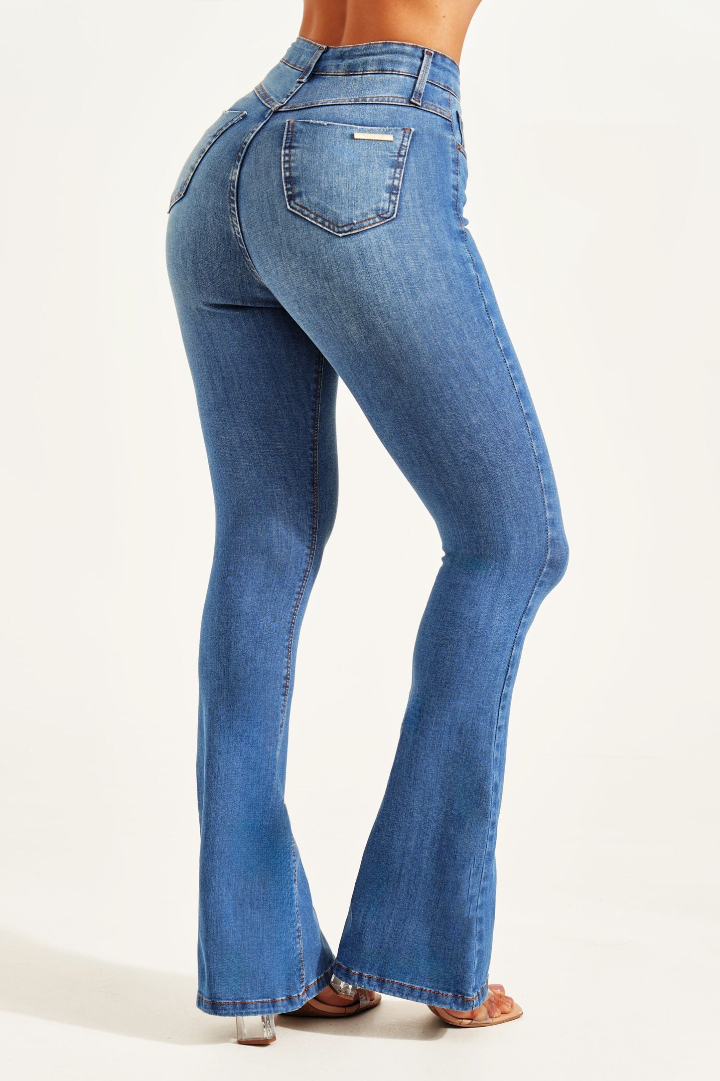 Calça Jeans Modeladora Revolucionária Flare Cós Médio